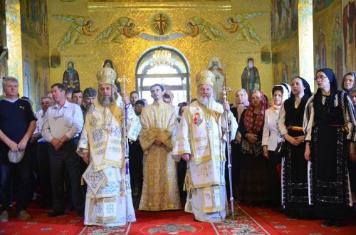 Un centenar de la sfințirea bisericii Mănăstirii Cocoș Poza 59264