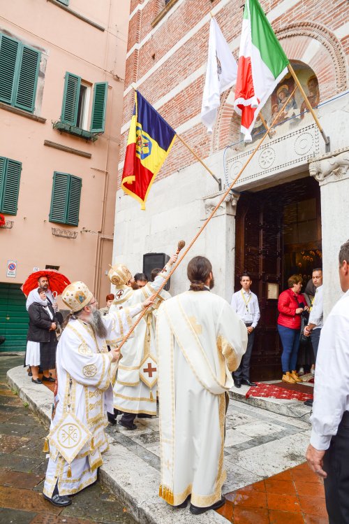 Biserica românilor din Lucca-Italia a fost sfinţită Poza 59084