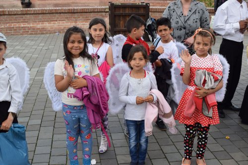 1000 de copii la manifestarea „Îmbrăţişare de îngeri” la Alba Iulia Poza 58960
