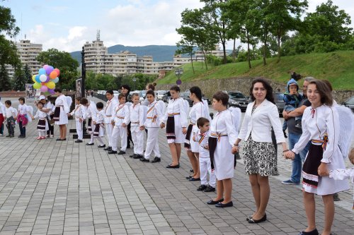 1000 de copii la manifestarea „Îmbrăţişare de îngeri” la Alba Iulia Poza 58961