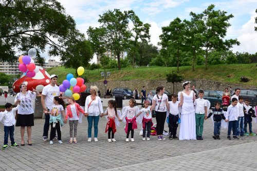 1000 de copii la manifestarea „Îmbrăţişare de îngeri” la Alba Iulia Poza 58963