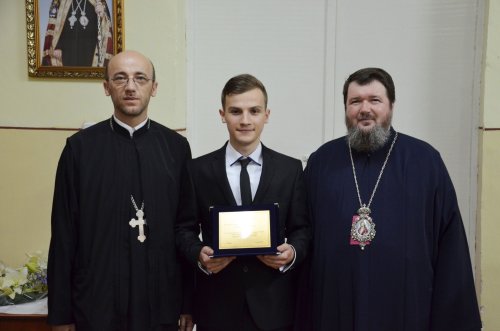 Festivitate de absolvire la Liceul Ortodox din Oradea Poza 58871