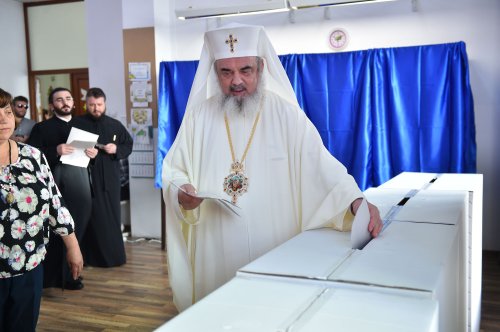 Patriarhul României a votat la Şcoala „Ienăchiţă Văcărescu“ din București Poza 58890