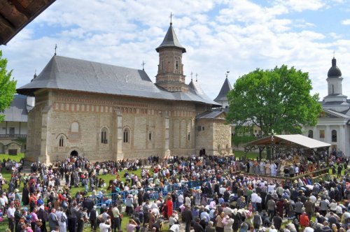 Mănăstirea Neamţ îşi aşteaptă pelerinii în ziua hramului Poza 58740