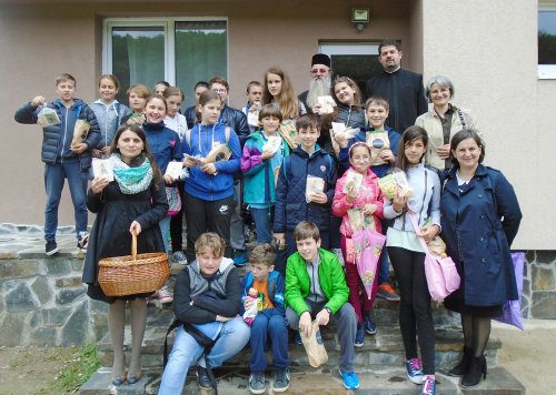 Elevi clujeni în pelerinaj la Mănăstirea Floreşti, Cluj Poza 58282