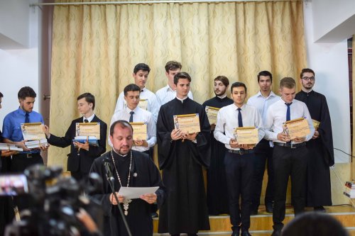 Festivitatea de încheiere a anului școlar la Seminarul Teologic din București Poza 57658