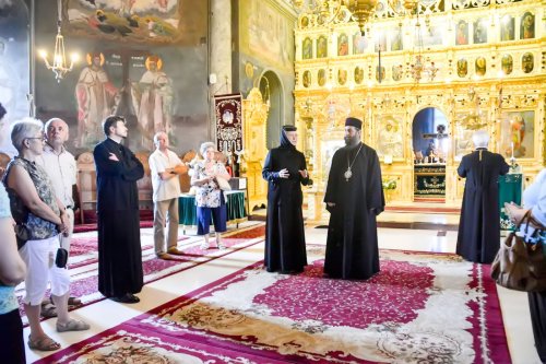 Pelerini români din Ungaria la biserici și mănăstiri bucureștene Poza 57536