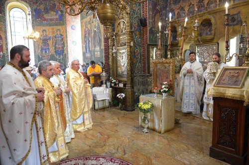 Pelerini români din Ungaria la biserici și mănăstiri bucureștene Poza 57540