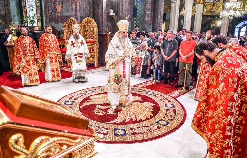 Sfinţii Apostoli Petru şi Pavel - învăţători ai credinţei, pocăinţei şi misiunii Bisericii în lume Poza 57521