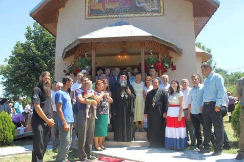 Biserica parohiei gorjene Şiacu a fost sfințită Poza 56794