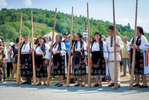 Târgul de Fete de pe Muntele Găina Poza 56720