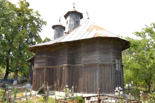 Căsuța de lemn sfințit din dumbravă  Poza 56558