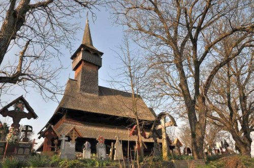 Bisericile vechi de lemn cheamă turiştii în Maramureş Poza 56478
