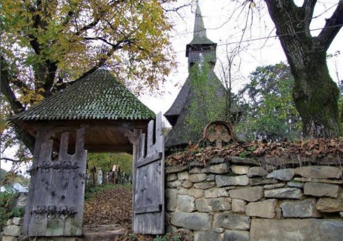 Bisericile vechi de lemn cheamă turiştii în Maramureş Poza 56479