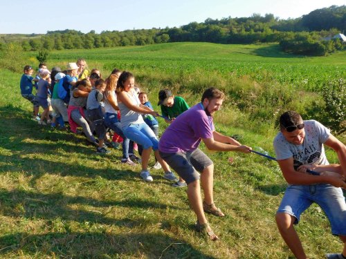 Prima tabără din Pridvorul Satului, prima bucurie pentru tinerii din Talpa Poza 56217