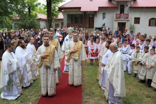Slujiri arhiereşti în Mitropolia Munteniei şi Dobrogei Poza 56191