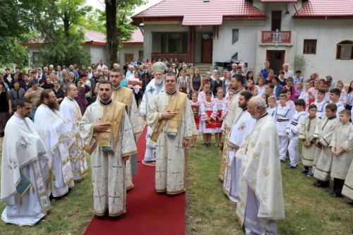 Slujiri arhiereşti în Mitropolia Munteniei şi Dobrogei Poza 56192
