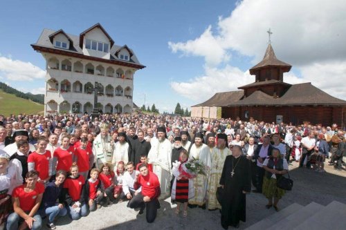 Hramuri și sfințiri la  lăcașe de cult din Maramureș Poza 56105