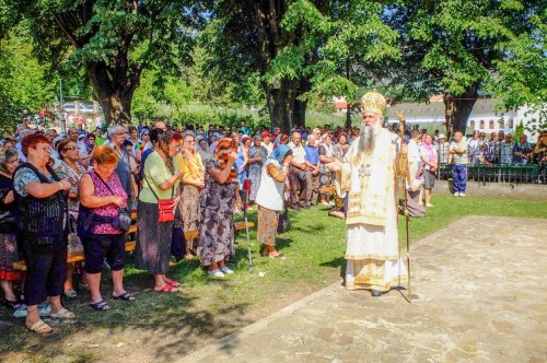 Liturghie arhierească la Altarul de vară al Mănăstirii Cozia Poza 55557