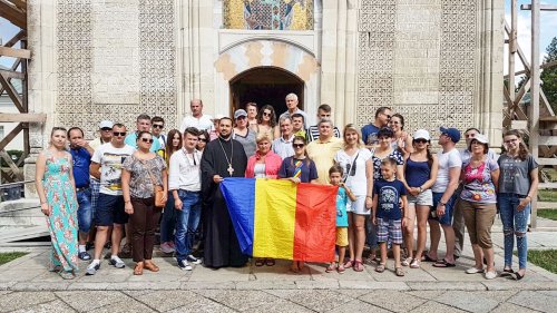 Acțiuni cu tinerii în Arhiepiscopia Târgoviștei Poza 55466