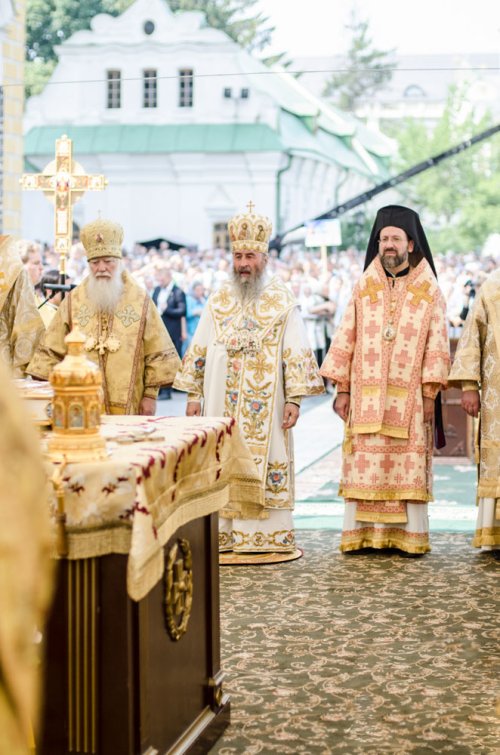 Procesiune cu zeci de mii de credincioşi în Ucraina Poza 55457