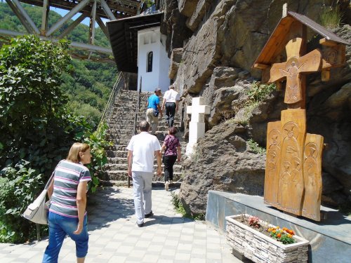 Pelerini clujeni la sfintele locaşuri din Defileul Dunării Poza 55148