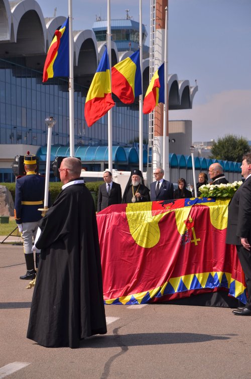 Trupul Reginei Ana a ajuns în România Poza 55197