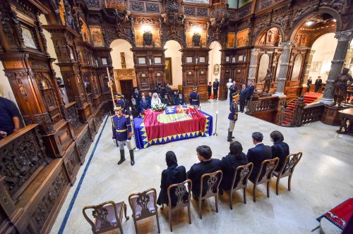 Omagiu adus Reginei Ana de către Patriarhul României Poza 55113