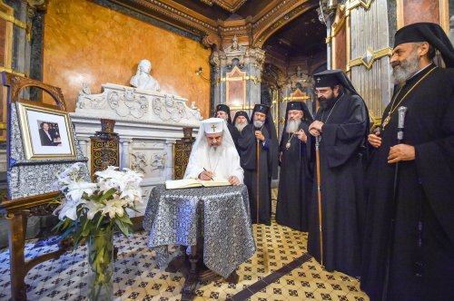 Omagiu adus Reginei Ana de către Patriarhul României Poza 55115