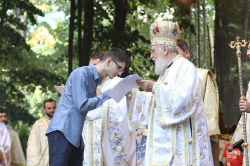 Sfântul Ierarh Nifon sărbătorit la Târgovişte Poza 55041