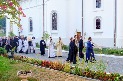 Praznicul Sfântului Ierarh Nifon în Mitropolia Olteniei Poza 54982