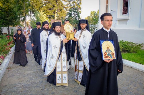 Praznicul Sfântului Ierarh Nifon în Mitropolia Olteniei Poza 54985