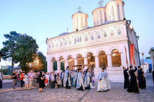 „Maica Luminii” prăznuită la Catedrala Patriarhală Poza 54886