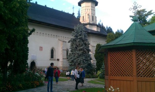 Pelerini la hramul Mănăstirii Putna Poza 54834