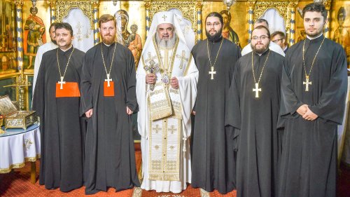 Promovare pentru cinci clerici din București Poza 54703