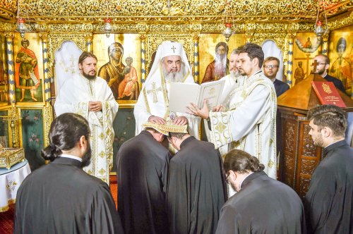 Promovare pentru cinci clerici din București Poza 54704