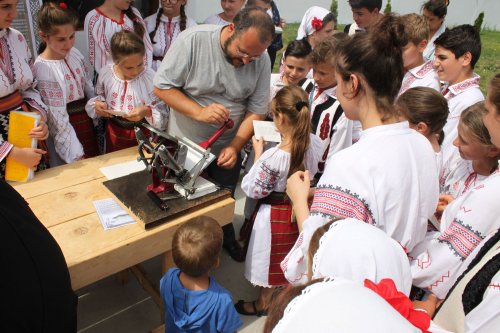 Sfinţii Martiri Brâncoveni prăznuiţi la Mănăstirea Cârlomăneşti din judeţul Galaţi Poza 54714