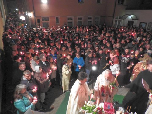 Pentru imigranții români, Biserica înseamnă reîntoarcerea acasă Poza 54546