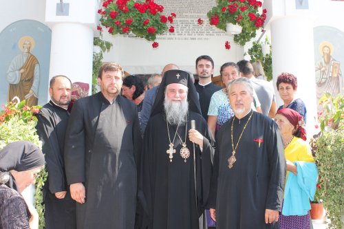 IPS Părinte Mitropolit Irineu a resfinţit biserica din Frăţila Poza 54390