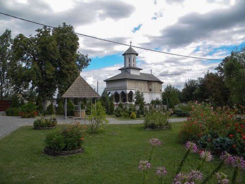 Mănăstirea Cămărăşeasca îşi sărbătoreşte hramul Poza 54261