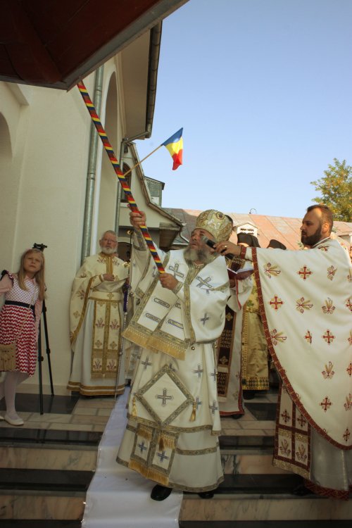 Sfințirea noului paraclis al Mănăstirii Cudalbi Poza 54068