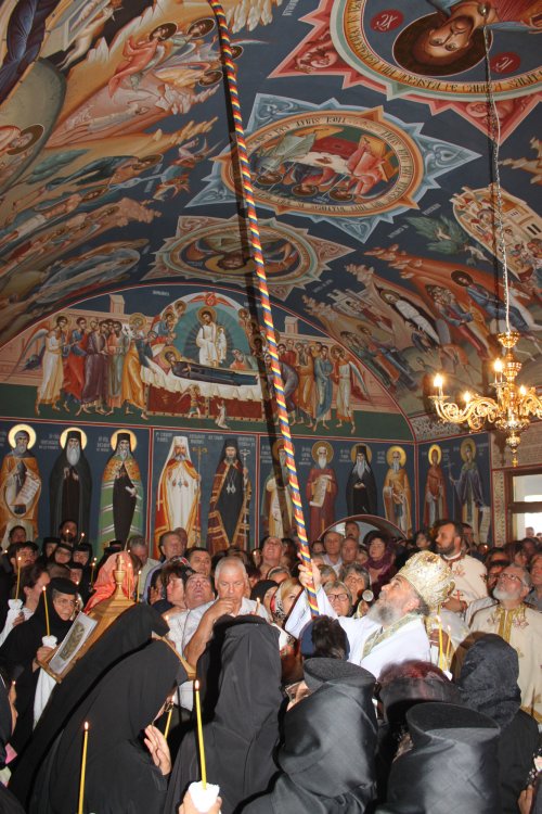 Sfințirea noului paraclis al Mănăstirii Cudalbi Poza 54069