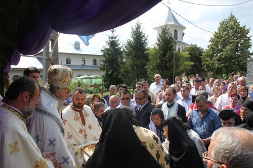 Sfințirea noului paraclis al Mănăstirii Cudalbi Poza 54070