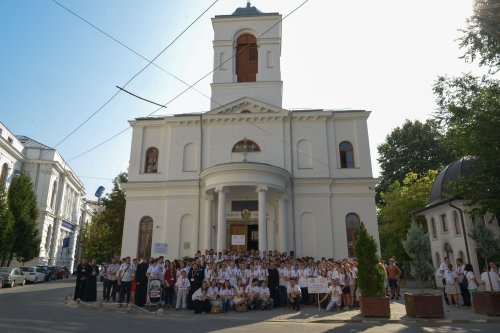 Tinerii au început ziua de ieri în rugăciune Poza 53771