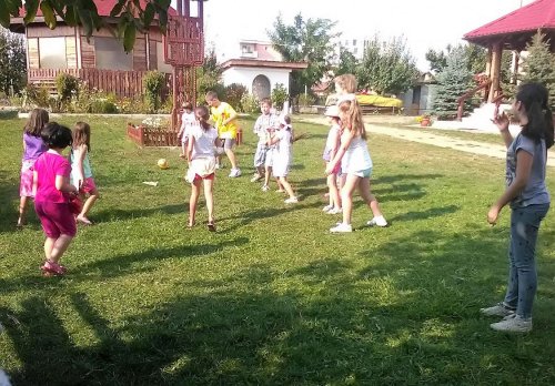 Activități cu copiii și tinerii în parohiile ardelene Poza 53647