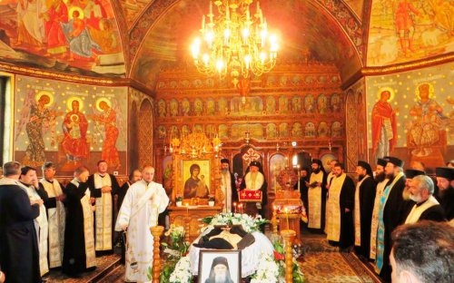 Arhimandritul Mihail Goia, înmormântat la Mănăstirea Topliţa, judeţul Harghita Poza 53585