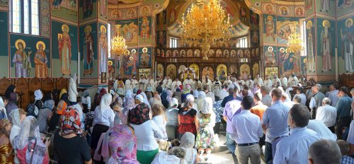 Atelierul de formare a tinerilor preoţi din Arhiepiscopia Iaşilor s-a mutat pentru câteva zile în Bucovina Poza 53574