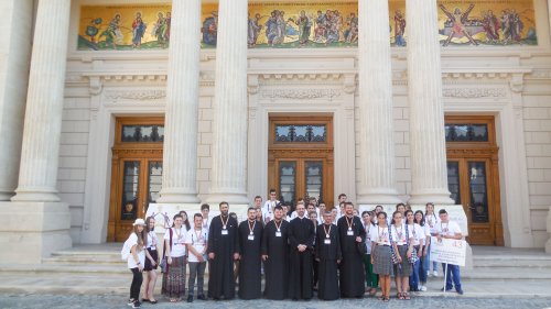 Tineri ortodocşi în vizită la Palatul Patriarhiei Poza 53402