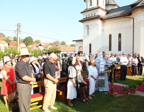 Hramuri la sărbătoarea Naşterii Maicii Domnului Poza 53306