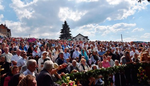 Hramuri la sărbătoarea Naşterii Maicii Domnului Poza 53313